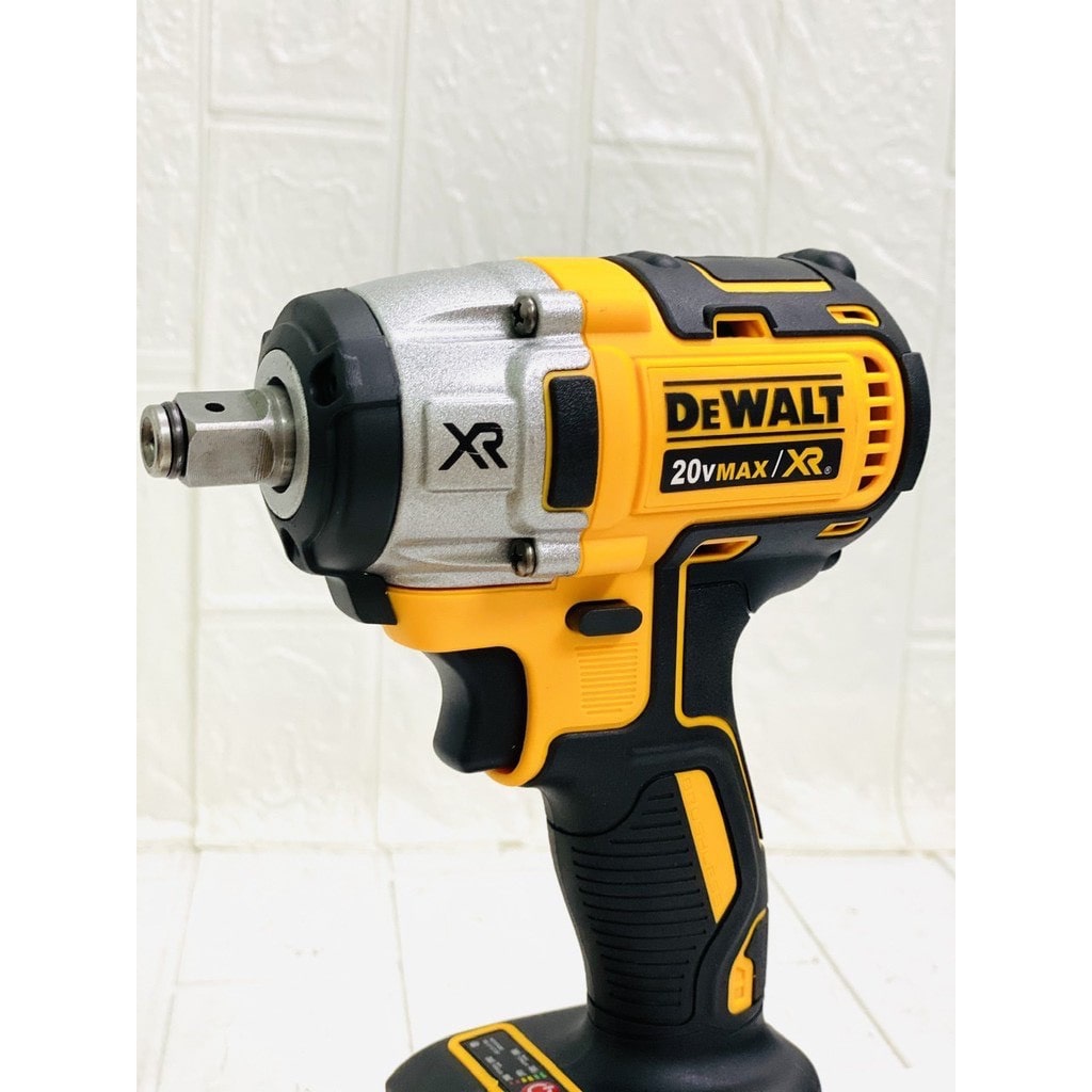 May Si t Bulong DEWALT 20V DFC887